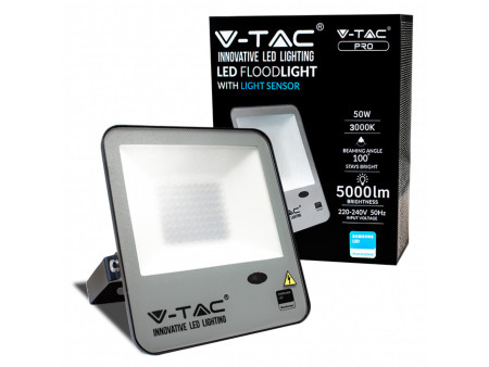 SKU 20172 VT-57 V-TAC PRO Faro LED SMD Chip Samsung 50W 100LM/W con Sensore Crepuscolare Nero 3000K IP65