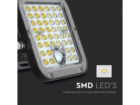 SKU 10313 VT-411 V-TAC Faro LED Solare 10W con Telecomando e Batteria LFP Cavo 5m Nero 6400K