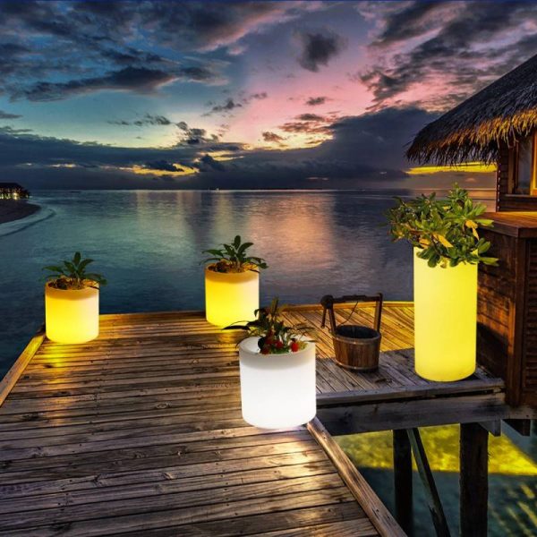 fioriera-led-rgbw-in-resina-bianca-40x40cm-5w-ip65-1.jpg