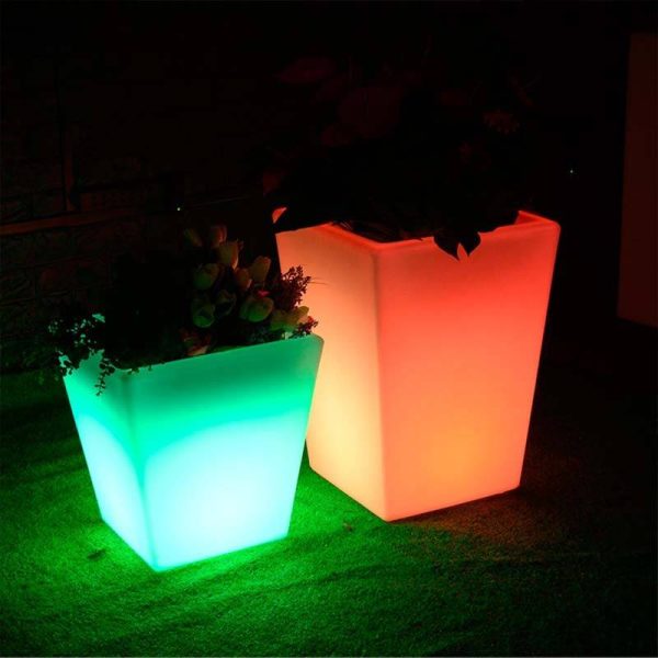 fioriera-led-rgbw-in-resina-bianca-40x40x55cm-12w-ip65-ricaricabile-3.jpg