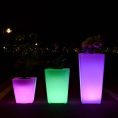 fioriera-led-rgbw-in-resina-bianca-40x40x55cm-12w-ip65-ricaricabile-4.jpg