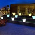 fioriera-led-rgbw-in-resina-bianca-40x40x55cm-12w-ip65-ricaricabile-6.jpg