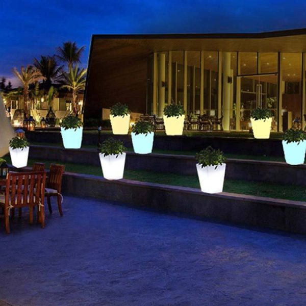 fioriera-led-rgbw-in-resina-bianca-40x40x55cm-12w-ip65-ricaricabile-6.jpg